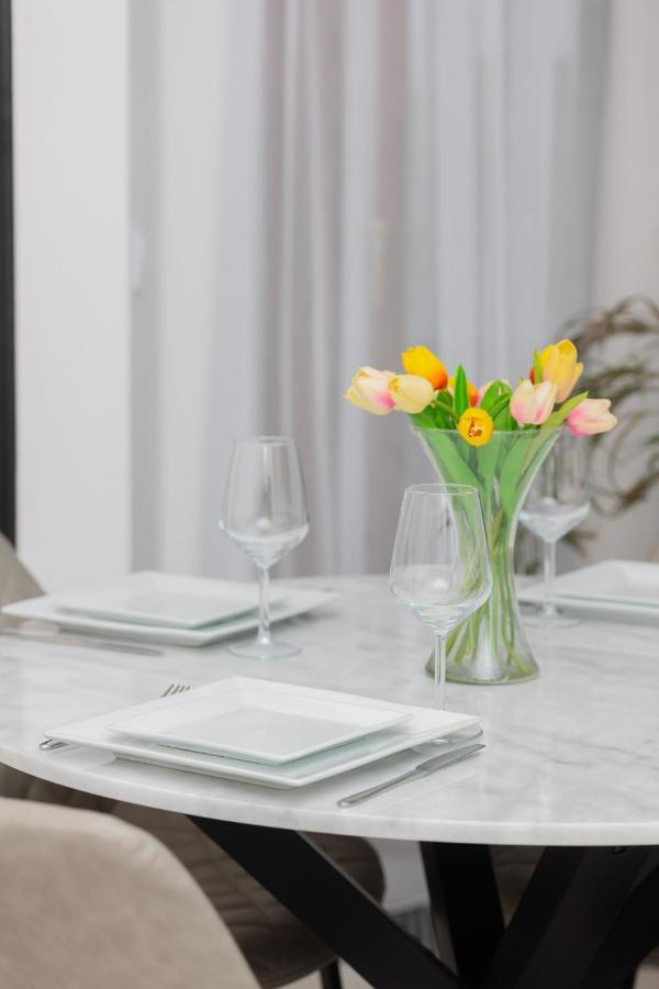 With Terrace Rezydencja Lazienki Park By Renters Prestige *