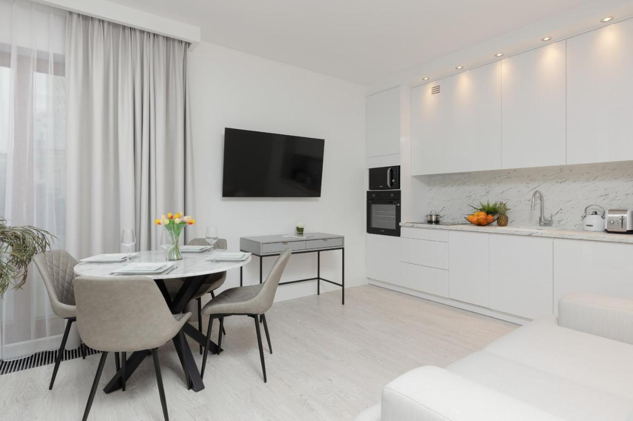 Butas With Terrace Rezydencja Lazienki Park By Renters Prestige Warsaw